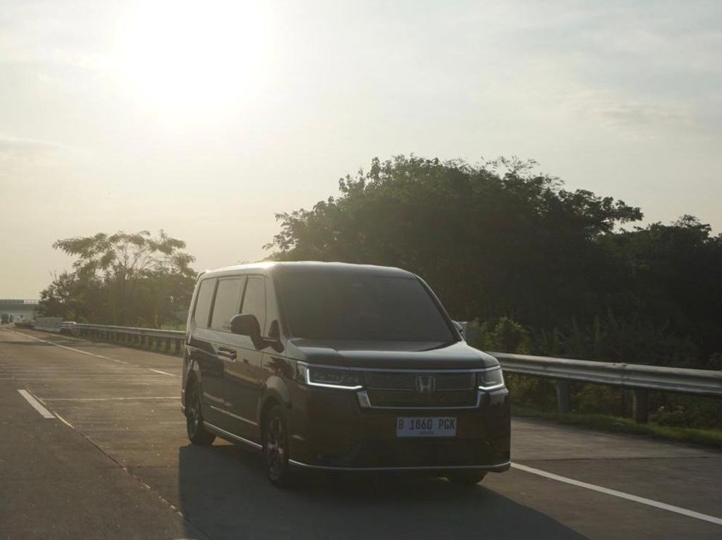 Digeber Ratusan Kilometer, Segini Konsumsi BBM Honda Step Wgn Hybrid